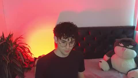 Snapshot of sandro_vitali chatting on November 5, 1:33 pm sandro_vitali online show from November 5, 1:33 pm