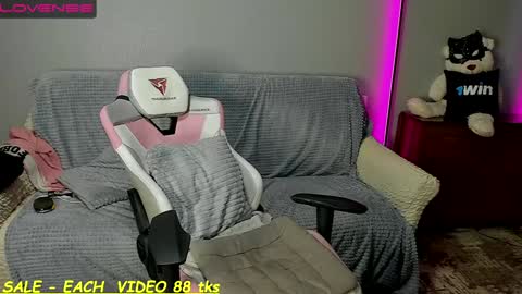 Snapshot of sandy_chris chatting on January 16, 11:15 am Sandy and Chris online show from January 16, 11:15 am