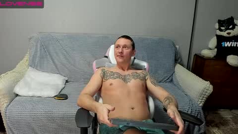 Snapshot of sandy_chris chatting on January 19, 8:39 am Sandy and Chris online show from January 19, 8:39 am