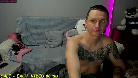 Snapshot of sandy_chris chatting on January 20, 6:42 am Sandy and Chris online show from January 20, 6:42 am