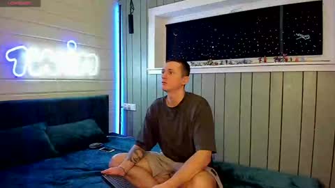 Snapshot of sandy_chris chatting on January 31, 8:01 am Sandy and Chris online show from January 31, 8:01 am