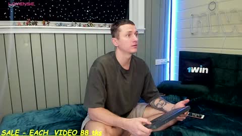 Snapshot of sandy_chris chatting on February 1, 7:05 am Sandy and Chris online show from February 1, 7:05 am