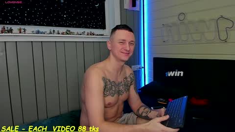 Snapshot of sandy_chris chatting on February 6, 6:51 am Sandy and Chris online show from February 6, 6:51 am