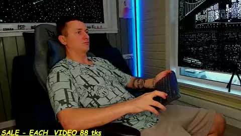 Snapshot of sandy_chris chatting on March 6, 8:41 am Sandy and Chris online show from March 6, 8:41 am