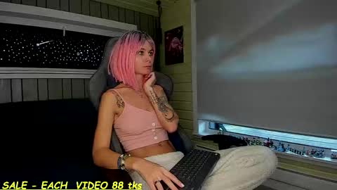 Snapshot of sandy_chris chatting on October 14, 11:22 am Sandy and Chris online show from October 14, 11:22 am