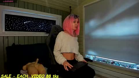 Snapshot of sandy_chris chatting on November 14, 10:14 am Sandy and Chris online show from November 14, 10:14 am