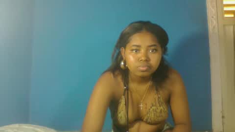 saniazzhh online show from March 5, 8:32 am