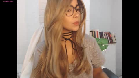 Snapshot of santal_oli chatting on December 1, 3:11 am secret online show from December 1, 3:11 am