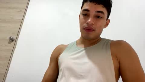 Snapshot of santi36rt chatting on May 13, 11:44 pm santi36rt online show from May 13, 11:44 pm