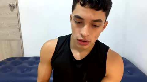 Snapshot of santi36rt chatting on May 18, 12:40 am santi36rt online show from May 18, 12:40 am