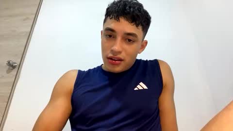 Snapshot of santi36rt chatting on May 27, 11:46 pm santi36rt online show from May 27, 11:46 pm