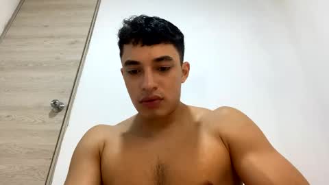Snapshot of santi36rt chatting on June 1, 12:56 am santi36rt online show from June 1, 12:56 am