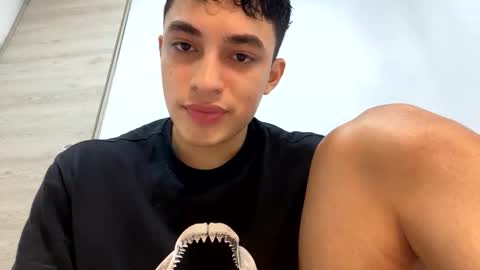 Snapshot of santi36rt chatting on June 5, 12:06 am santi36rt online show from June 5, 12:06 am