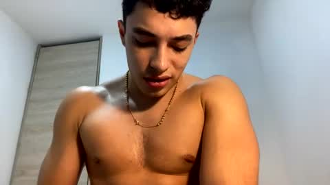 Snapshot of santi36rt chatting on June 18, 11:09 pm santi36rt online show from June 18, 11:09 pm