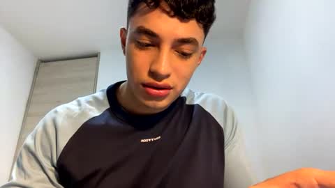 Snapshot of santi36rt chatting on June 30, 12:00 am santi36rt online show from June 30, 12:00 am