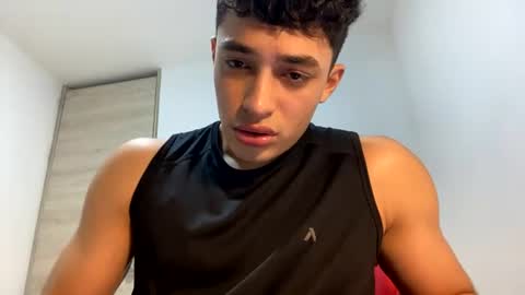 Snapshot of santi36rt chatting on July 7, 12:02 am santi36rt online show from July 7, 12:02 am