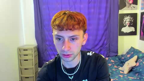 Snapshot of santi_mateo chatting on December 18, 8:48 pm Santi online show from December 18, 8:48 pm