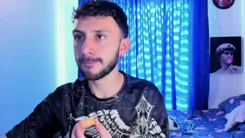 Snapshot of santi_mateo chatting on June 11, 7:23 pm Santi online show from June 11, 7:23 pm