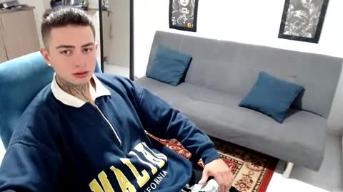 santi_ss online show from November 15, 3:30 pm