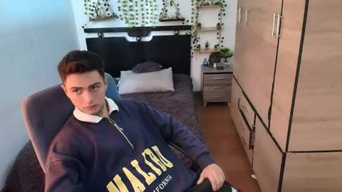 Snapshot of santi_ss chatting on May 10, 2:11 pm santi_ss online show from May 10, 2:11 pm