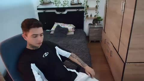 Snapshot of santi_ss chatting on May 17, 2:13 pm santi_ss online show from May 17, 2:13 pm