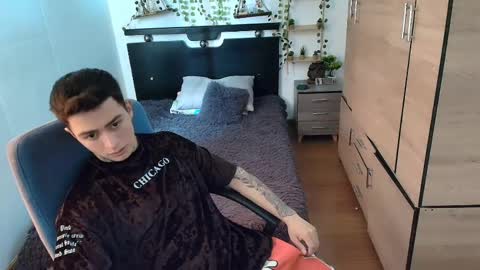 Snapshot of santi_ss chatting on May 19, 2:45 pm santi_ss online show from May 19, 2:45 pm