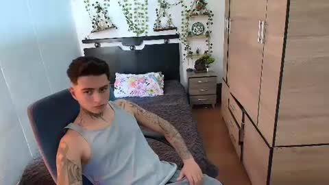 Snapshot of santi_ss chatting on June 11, 4:49 pm santi_ss online show from June 11, 4:49 pm