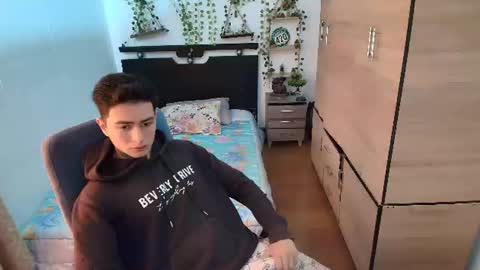 Snapshot of santi_ss chatting on July 1, 2:29 pm santi_ss online show from July 1, 2:29 pm