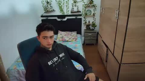 Snapshot of santi_ss chatting on July 5, 11:39 am santi_ss online show from July 5, 11:39 am