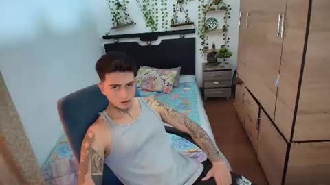 Snapshot of santi_ss chatting on July 13, 4:21 pm santi_ss online show from July 13, 4:21 pm