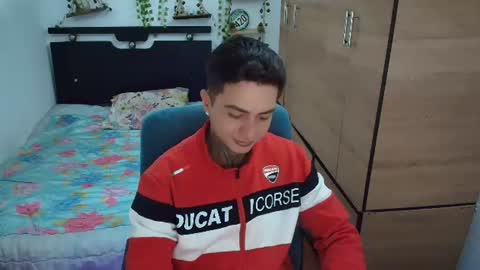 Snapshot of santi_ss chatting on July 23, 1:52 am santi_ss online show from July 23, 1:52 am