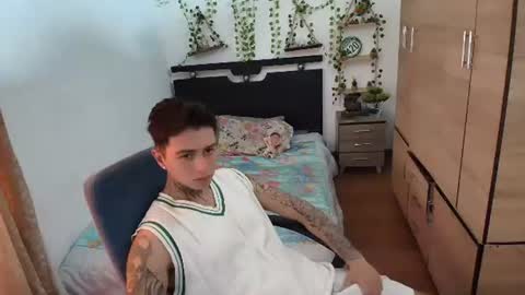Snapshot of santi_ss chatting on July 26, 4:47 pm santi_ss online show from July 26, 4:47 pm