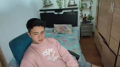 Snapshot of santi_ss chatting on July 29, 1:26 am santi_ss online show from July 29, 1:26 am