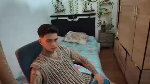Snapshot of santi_ss chatting on August 5, 12:52 pm santi_ss online show from August 5, 12:52 pm