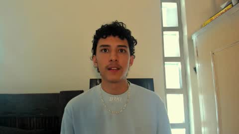 santi_twink19 online show from October 7, 4:59 pm