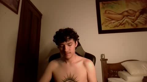 Snapshot of santi_twink19 chatting on December 19, 5:14 am santi_twink19 online show from December 19, 5:14 am