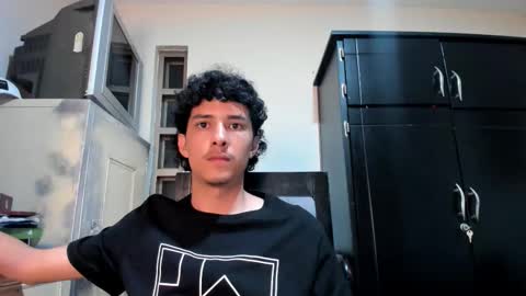 Snapshot of santi_twink19 chatting on February 3, 6:40 am santi_twink19 online show from February 3, 6:40 am