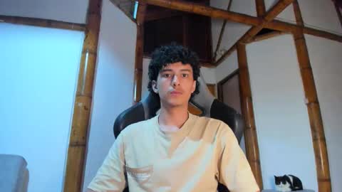 Snapshot of santi_twink19 chatting on February 7, 4:27 am santi_twink19 online show from February 7, 4:27 am