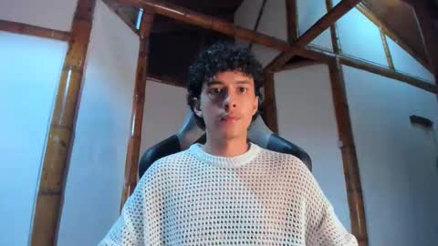 Snapshot of santi_twink19 chatting on February 9, 5:00 am santi_twink19 online show from February 9, 5:00 am