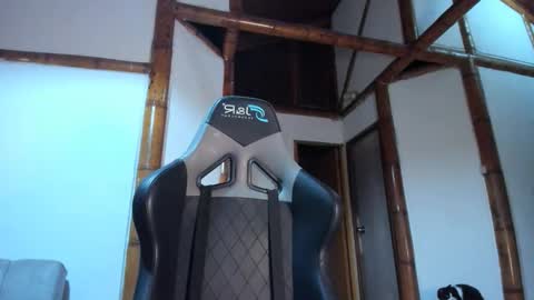 Snapshot of santi_twink19 chatting on February 10, 9:13 am santi_twink19 online show from February 10, 9:13 am