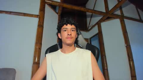 Snapshot of santi_twink19 chatting on February 10, 10:03 pm santi_twink19 online show from February 10, 10:03 pm