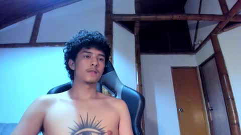Snapshot of santi_twink19 chatting on February 27, 5:40 am santi_twink19 online show from February 27, 5:40 am