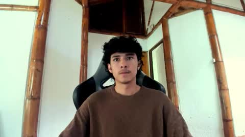Snapshot of santi_twink19 chatting on April 17, 7:28 pm santi_twink19 online show from April 17, 7:28 pm
