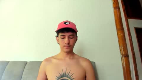 Snapshot of santi_twink19 chatting on May 25, 4:13 pm santi_twink19 online show from May 25, 4:13 pm