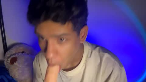 santi online show from December 3, 9:07 am