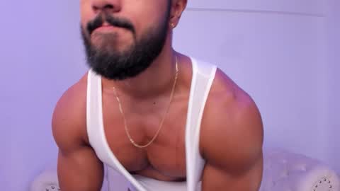 santiago_huntt online show from October 13, 8:20 pm