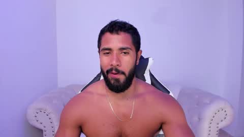 santiago_huntt online show from October 17, 10:45 pm