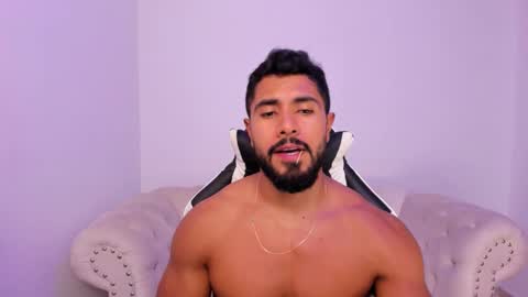 santiago_huntt online show from March 10, 8:47 pm