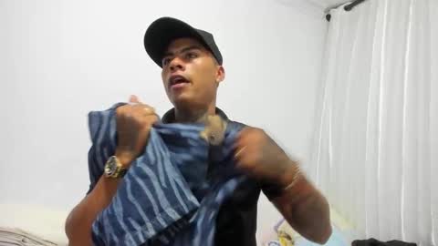 Snapshot of santiagogtx chatting on November 1, 12:45 am Santiago online show from November 1, 12:45 am