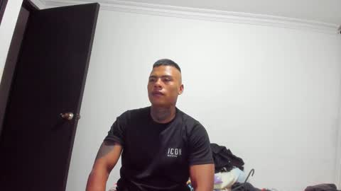 Snapshot of santiagogtx chatting on November 2, 1:52 am Santiago online show from November 2, 1:52 am